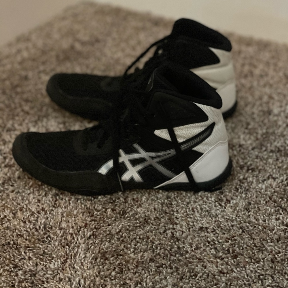 Boys ASICS wrestling shoes